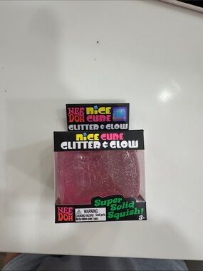 Nice Cube Glitter & Glow Super Solid Squish - Pink